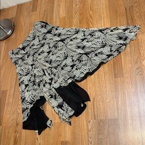 Dana Buchman elegant black and cream silk leaf print asymmetrical skirt. Size 12